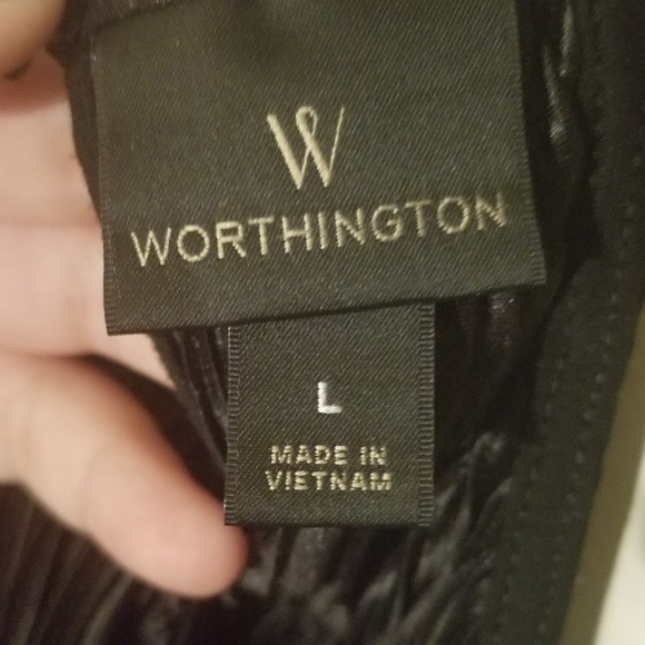 Black flowy halter top - Picture 3 of 4